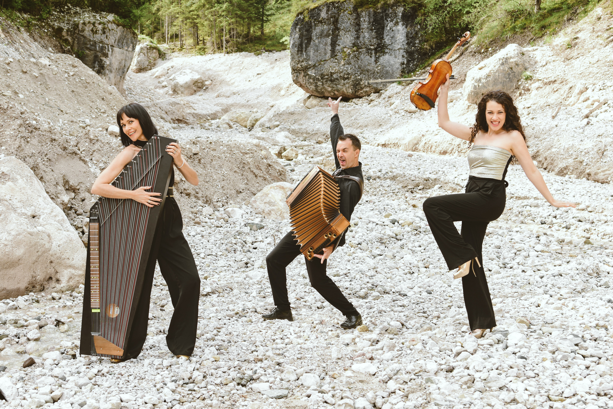 Trio mit Hackbrett, Ziehharmonika und Geige