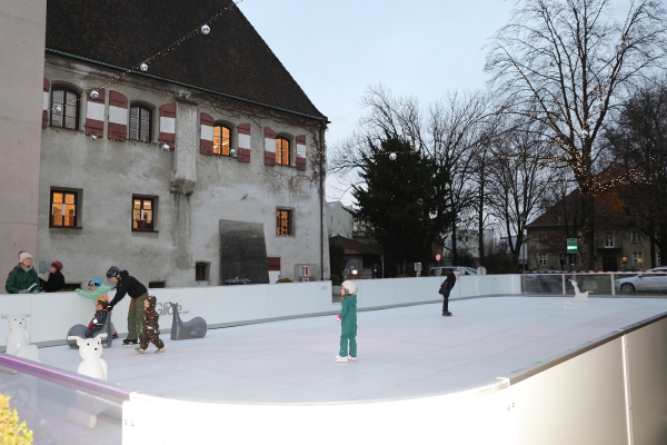 Schlittschuhlauf am Haller Marktanger