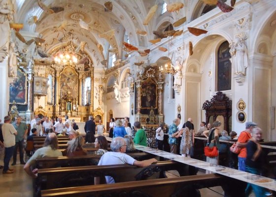 Elisabeth Melkonyan - DARÜBER HINAUS in der Haller Jesuitenkirche