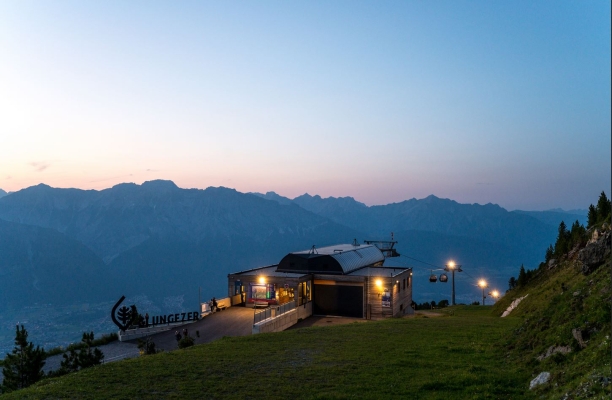 Bergstation Tulfein am Abend