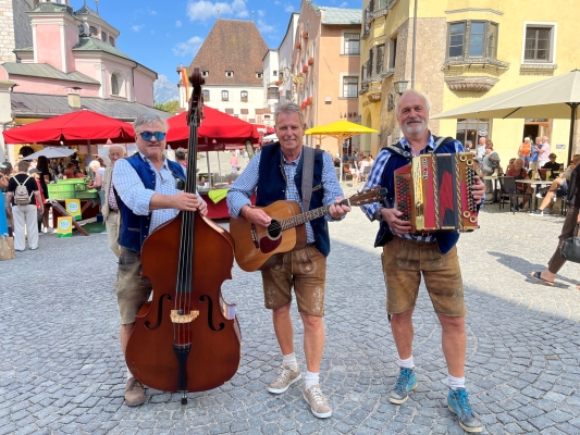 Die Stromlosen spielen am Haller Bauernmarkt