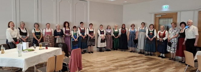 Chor Alpenklang Hall  mit Chorleiter Georg Bleyer