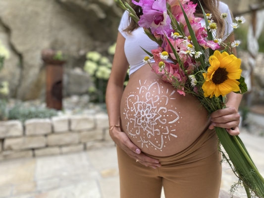 Verbinde dich mit der Veränderung deines Körpers und mit deinem Baby