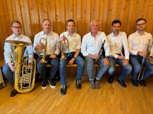 Die „Milser Volksmusikanten“ spielen am Haller Bauernmarkt