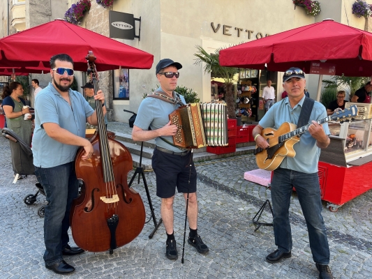 Trio Himmelblau spielt am Haller Bauernmarkt