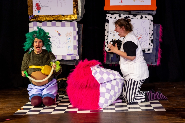 Mehrsprachiges Kindertheater "Ungeheuer Anders"