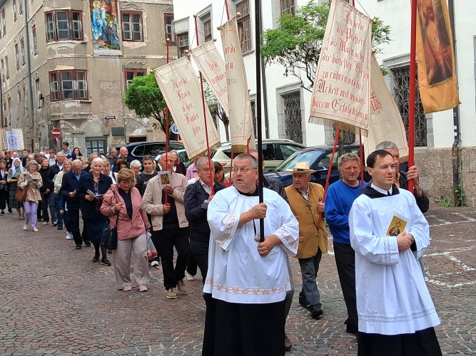 Wallfahrt zum Heiligsten Herzen Jesu nach Hall in Tirol