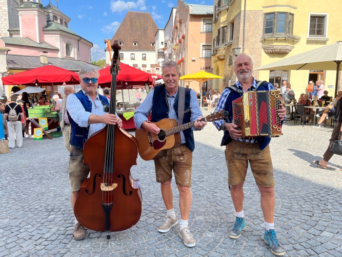 Die Stromlosen spielen am Haller Bauernmarkt