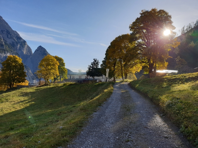 Ins Blumenparadies zum Issanger