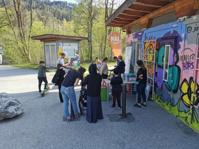 Tag des offenen Containers mit Graffiti-Projekt