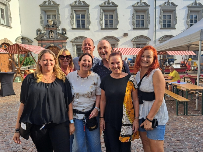 Weinfest am Stiftsplatz "Wein zu Gast in Hall" am Stiftsplatz