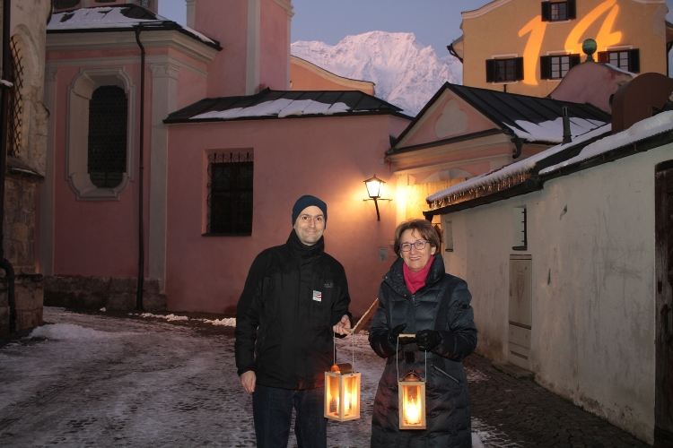 Adventlicher Laternenrundgang durch Hall