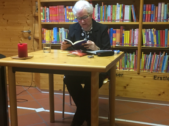 Adventlesung in der Bücherei Hall-Schönegg