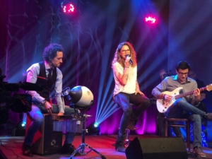 Trio mit Sängerin, Percussion, Gitarre