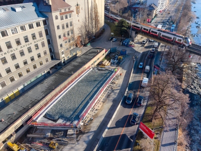 Brückenbaustelle aus der Vogelperspektive